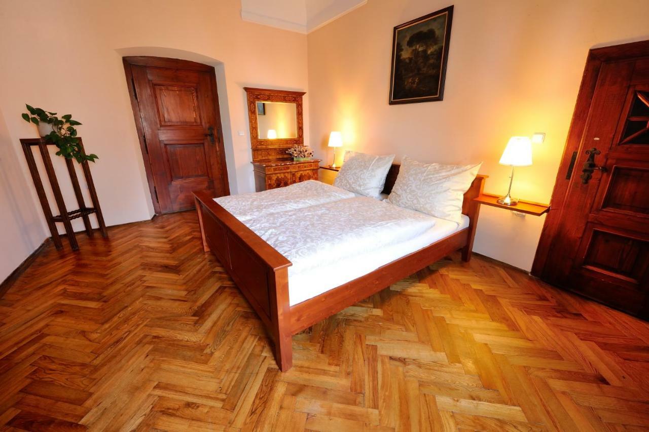 Zamek Nove Mesto Nad Metuji Luaran gambar